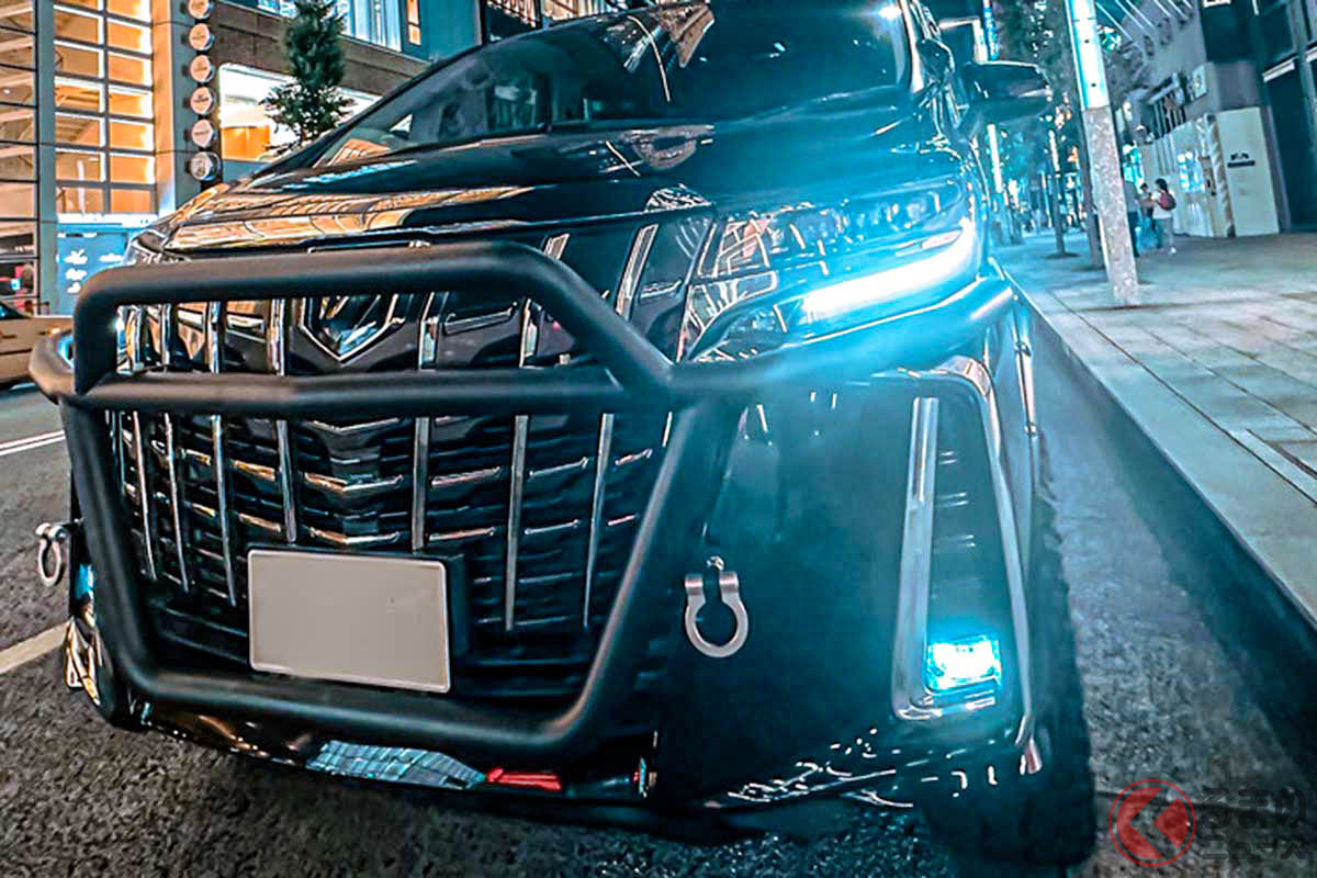 トヨタ「アルファード」に“本格SUV”仕様!? 悪路も爆走可能な「高級ミニバンSUV」！ 超ド迫力な「アルファードクロスオーバー」とは