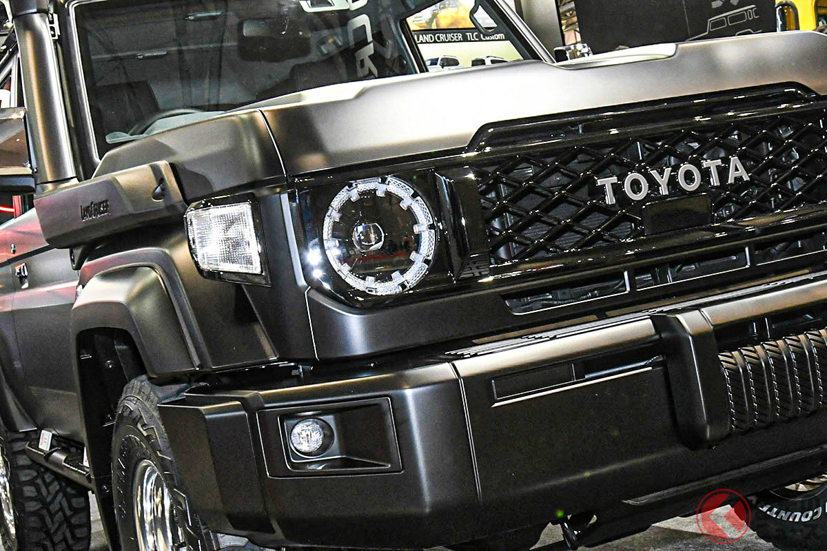 トヨタ新型「ブラッククルーザー」世界初公開！ 斬新黒すぎ「タフ仕様」はまさに“黒船”!? 海外向け仕様の“日本販売”実現へ