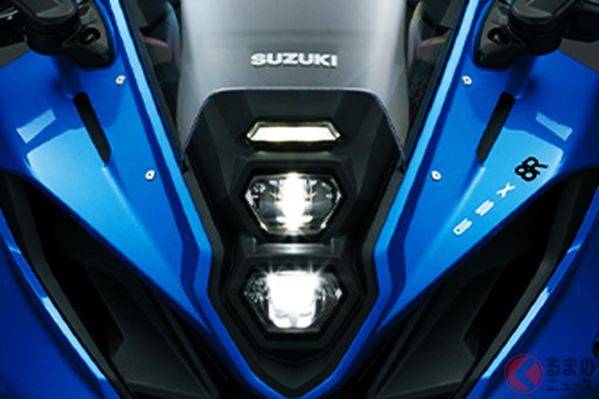 115万円以下のスズキ新型「スポーツモデル」発売！  縦2灯六角形ライトが印象的!? 並列2気筒エンジンの「8R」反響は？