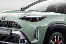 トヨタ「新型コンパクトSUV」発表！“新ハイブリッド”採用でめちゃパワフル!? オシャグリーン追加の「ヤリスクロス」西に登場