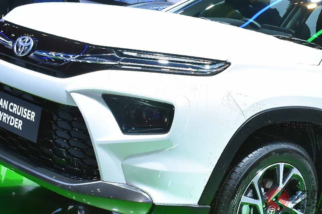 トヨタの新型「コンパクトなクルーザー」実車展示！ MTアリ＆アンダー250万円の「小さなSUV」！ 「アーバンクルーザーハイライダー」印イベントに登場