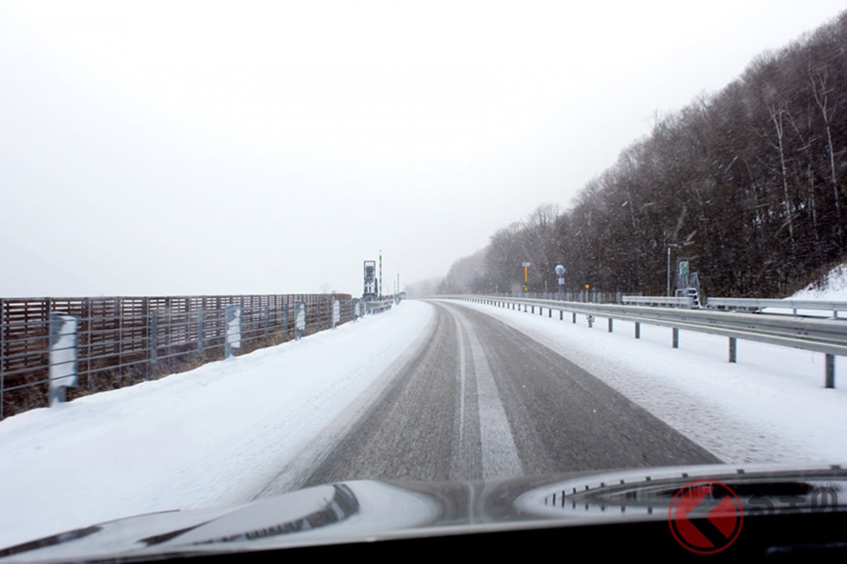 突然の降雪どうする？ 「雪道・凍結路」違いはある？ 慣れても慣れなくても“走る際に気をつけるポイント”とは