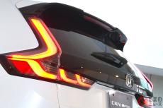 ホンダの「新型SUV」ゴツ爆グリルがすごい!? スポーティなのに「知的な佇まい」なワケ 6代目「CR-V」日本に襲来！