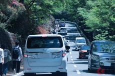 観光地へのドライブは要注意！ 「坂道・駐車・観光客」行楽シーズンに気を付けたい運転のポイントとは