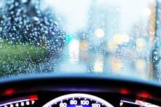 本格「雨シーズン」到来 愛車の「雨への備え」大丈夫？ 事故予防には「視界確保」が重要！ 突然の大雨にどう備える？