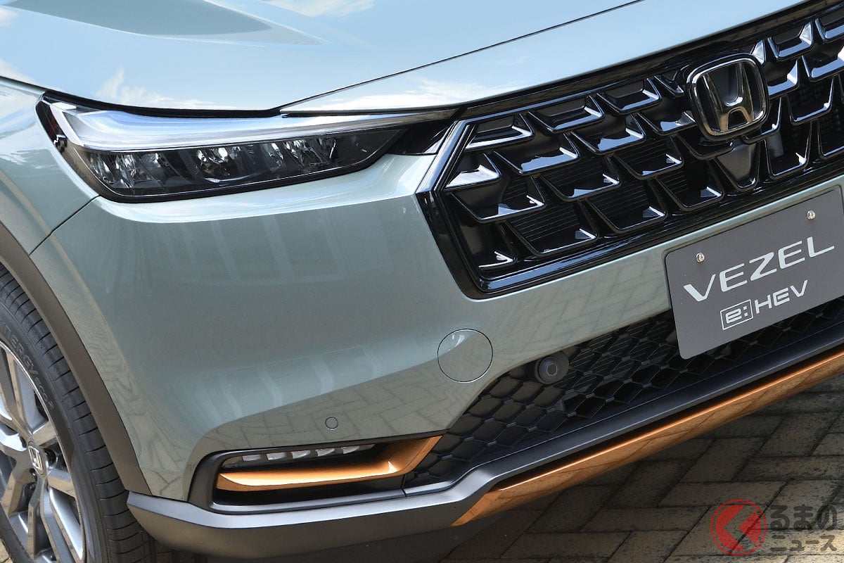 新型ヴェゼル フロントグリル アーバンスタイル、ブラック