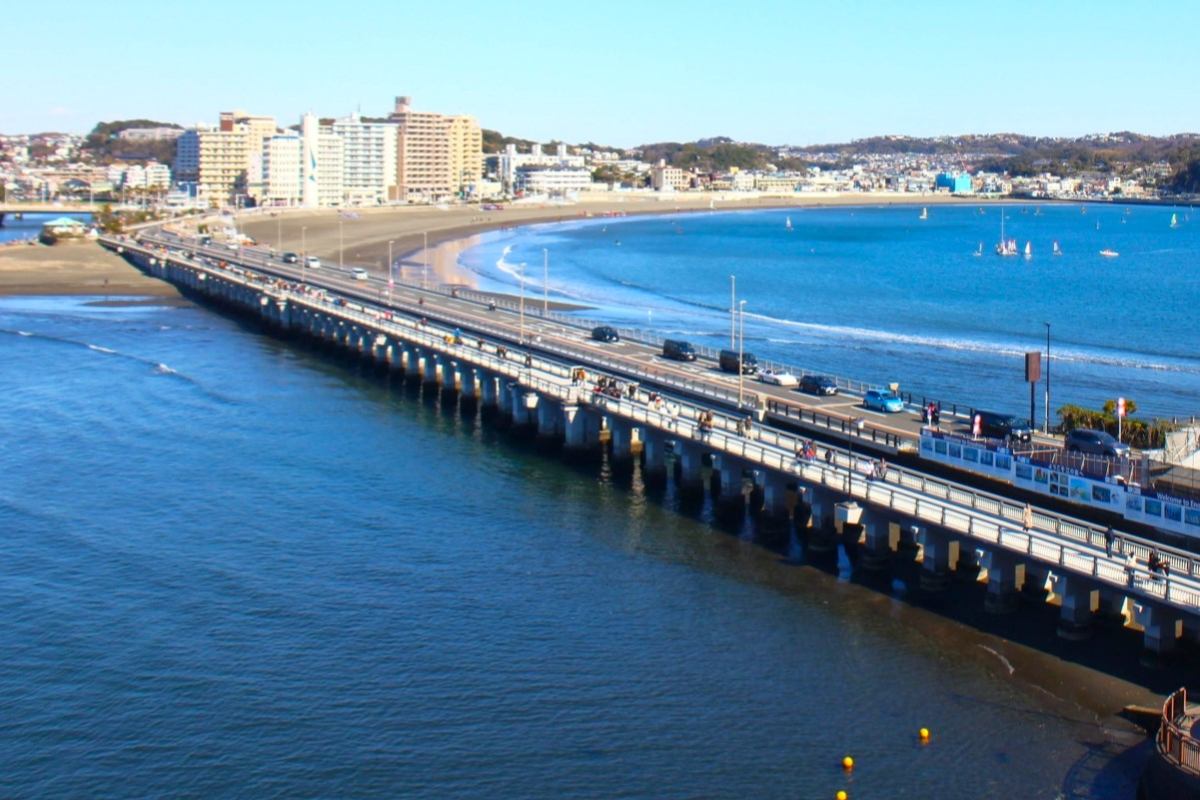 もう我慢の限界！ ついに始まった「江の島封鎖」に反響多数!?「英断です」「検挙すべき」騒音など被害収まらず「ゲート閉門」夜間に無期限実施