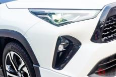 トヨタが「“デカい”ヤリスクロス」実車公開！ 斬新「RAV4顔」×豪華内装な「高級独自仕様」!? 全長4.3m級の「最新モデル」インドネシアで披露