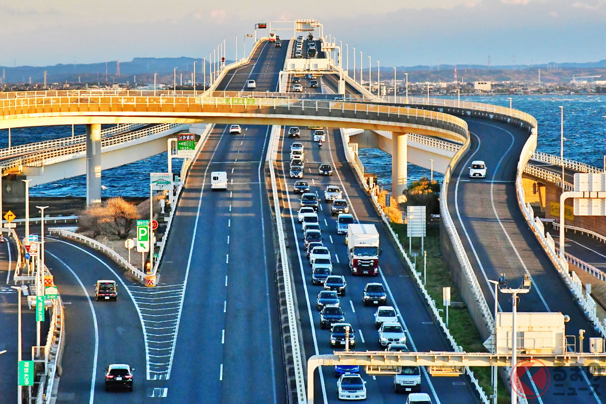 「すごい事故…」 アクアラインで「追突事故」発生！ 海ほたる手前は車線規制で「通過に70分」必要！ 大渋滞で「1ミリも動かない」 京葉道路も混雑 千葉