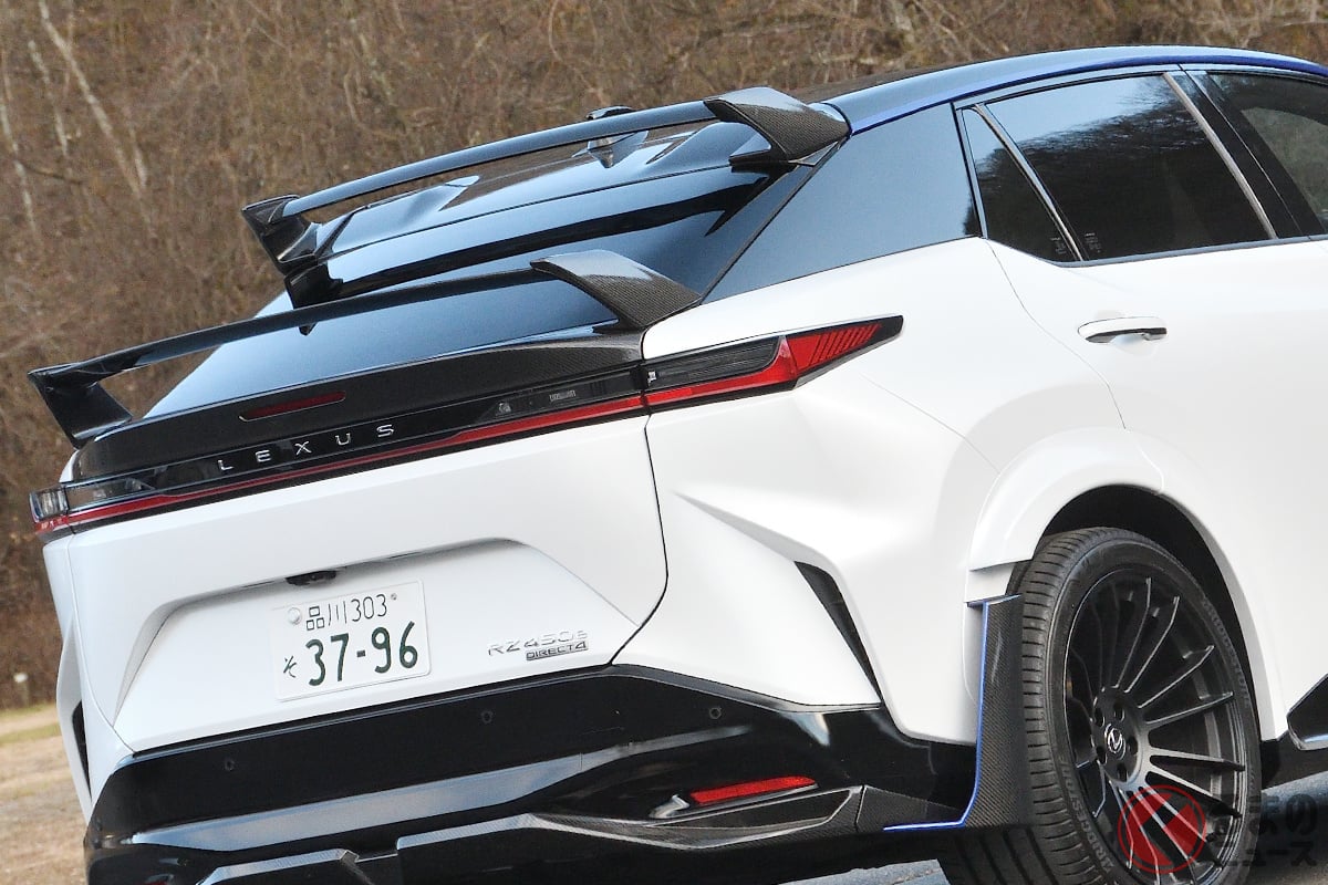 レクサス「“斬新”スポーツSUV」がスゴい！ ド派手エアロにダブルリアウイング採用！ 1180万円でも即完売した「RZ Fスポーツ パフォーマンス」どんなモデル？