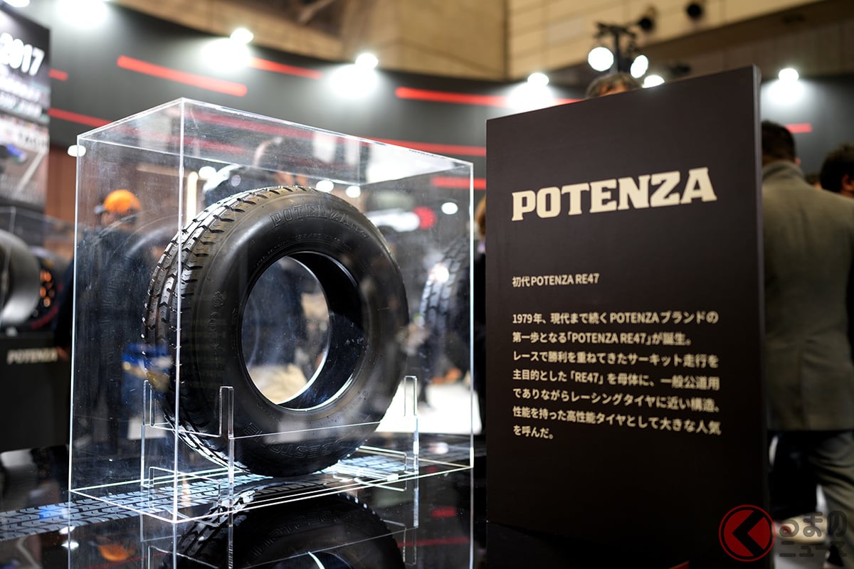 東京オートサロン2025ブリヂストンブースでは、初代モデルを含むPOTENZAシリーズや環境に配慮したタイヤなど展示