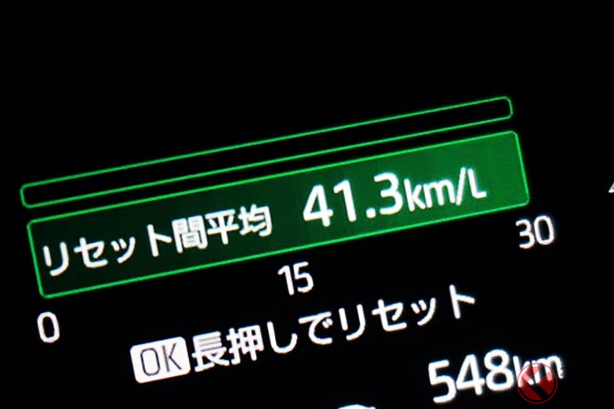 「1リッターで【36キロ】走るクルマ」サイコー！ トヨタ「低燃費コンパクトカー」何が凄い？ 発売5年の「ヤリス」が売れる理由とは