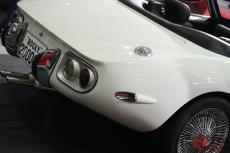 新車で買える｢2000GT｣公開！ ｢屋根なし｣仕様＆“ホンモノ志向”ボディ採用！ まるで“幻のボンドカー”なロッキーオート｢ロッキー2000GTオープンモデル｣東京オートサロン2025に登場！