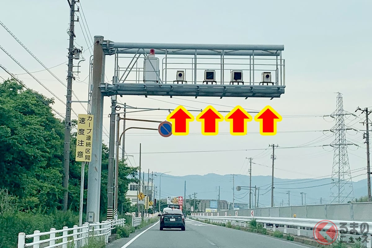 道路に設置される「謎のカメラ」何のため？ 「オービス」だけじゃない!? “罰金30万円級”の違反車両を瞬時に発見する「最新カメラ」も存在！ 見分け方は？