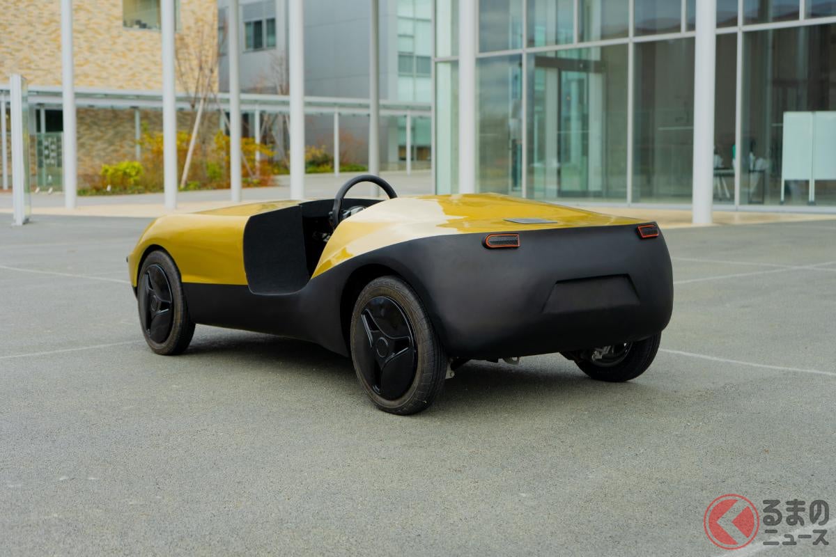 全長2.5mの「小さな“1人乗り”オープンカー」爆誕！ ロングノーズ