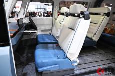 トヨタ斬新「“観音開き”スライドドア」SUVワゴンが凄い！ 全長4.7m“カクカクボディ”＆「アレンジ豊富」なひろーい車内採用！ 青×白“ツートン内装”も魅力の「クロスバンギア」とは？