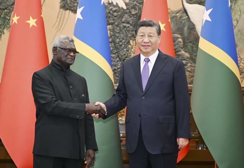 中国、ソロモン諸島の首相厚遇　米国と太平洋で綱引き