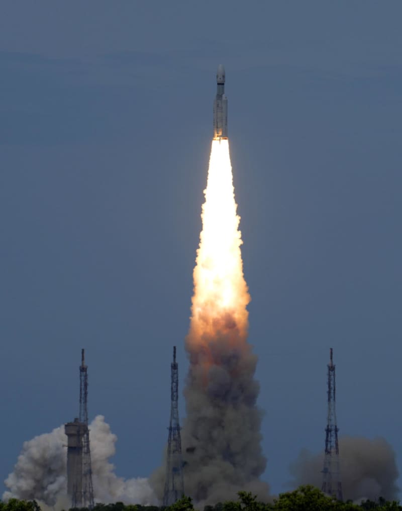 インド、月探査機打ち上げ　8月下旬の着陸目指す