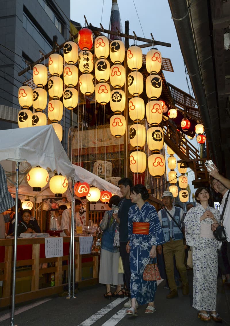 京都・祇園祭、宵山期間始まる　響く「コンチキチン」