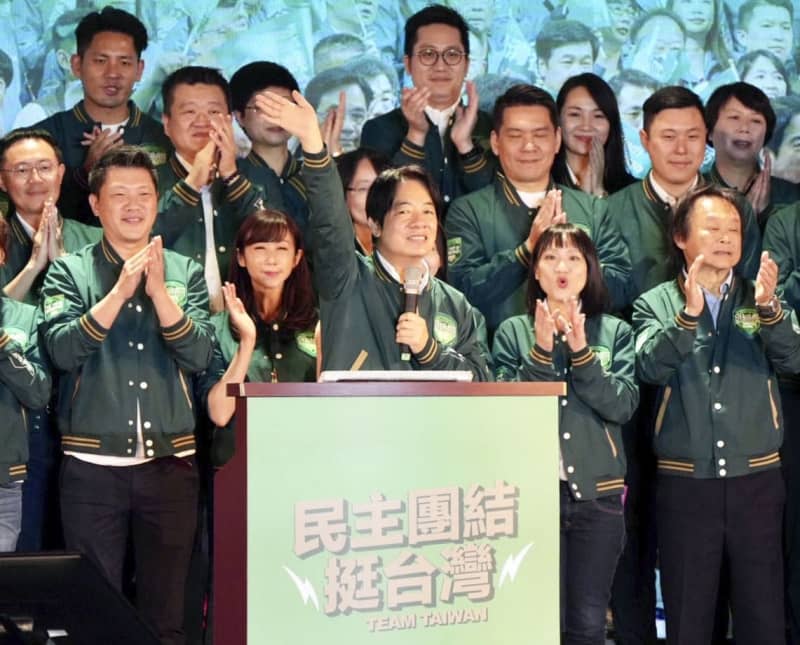 頼副総統「現状維持」を強調　台湾・民進党大会、野党はデモ