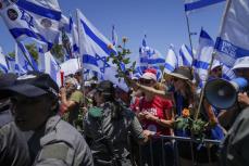 司法改革案可決に市民抗議　イスラエル、混乱続く