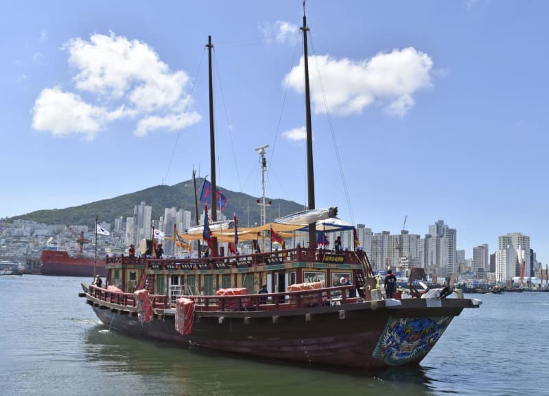 朝鮮通信使の復元船、対馬へ出港　「200年越し」交流期待