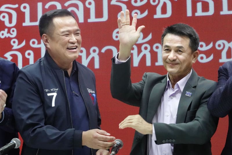 タイ、タクシン派など8党で連立　親軍派との協力が焦点