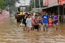 中国河北省豪雨で29人死亡　16人不明、捜索継続