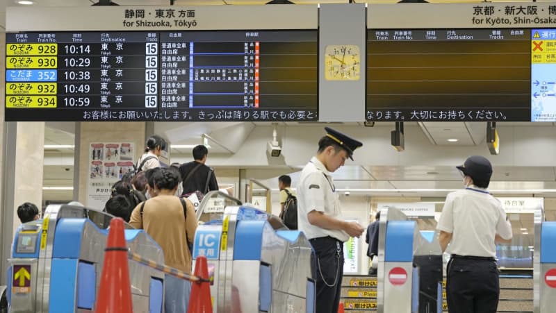 お盆、各地の交通機関ストップ　台風影響、新幹線計画運休