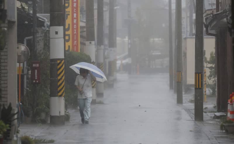 関西各地に強風、大雨被害　台風7号、和歌山で男性重体