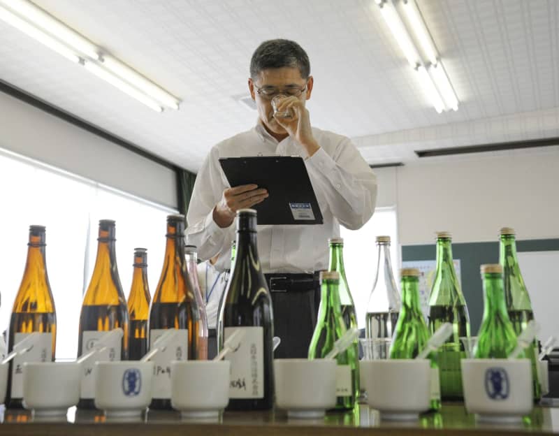 日本酒の出来栄えを鑑定　国税局「呑切り」、滋賀