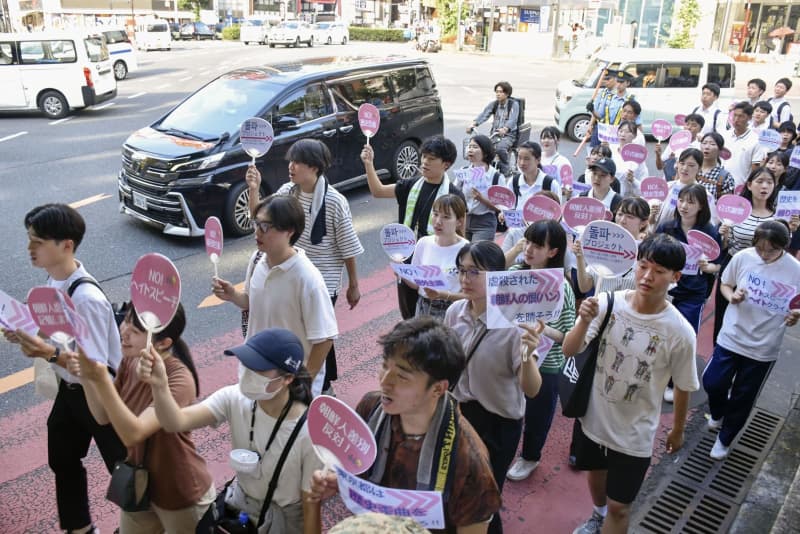 「都は朝鮮人虐殺を否定するな」　知事の追悼文不送付でデモ行進