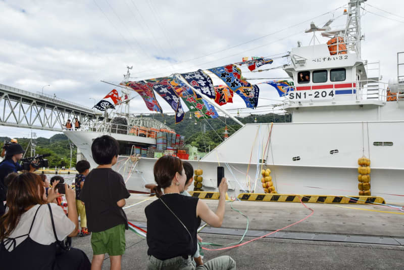 鳥取・境港でカニかご漁船出漁式　ベニズワイ水揚げ日本一