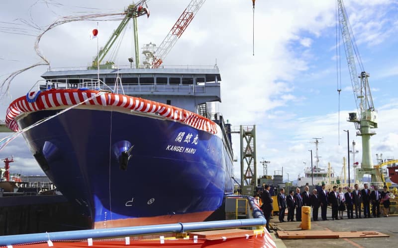 下関で捕鯨船の進水式　世界唯一の母船式、来年就役へ