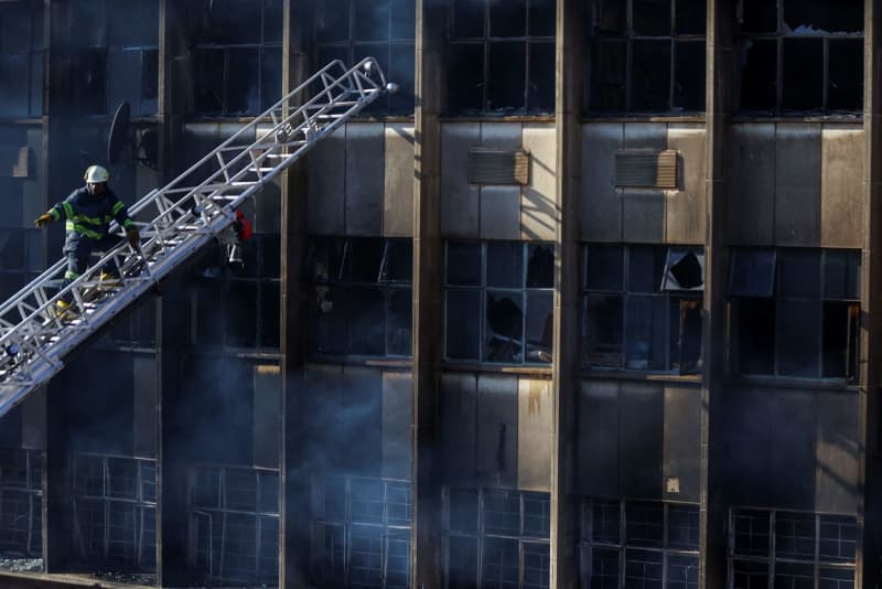 南アでビル火災、70人超死亡　ヨハネスブルク、負傷者も多数