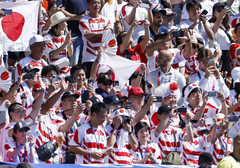 日本勝利、トライのたびに大歓声　喜ぶファン、ラグビーW杯