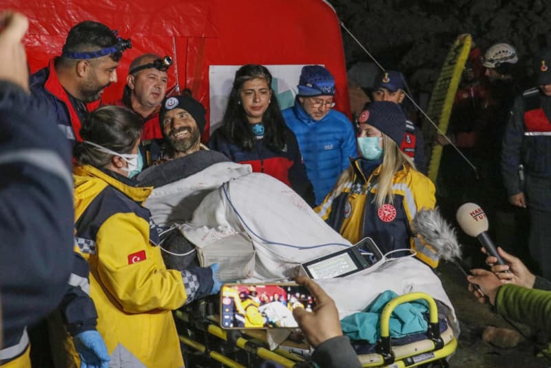 トルコの洞窟千m、米探検家救出　2日に体調悪化、9日ぶりに