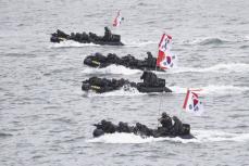 米韓両海軍、仁川上陸作戦を再現　対北朝鮮で海上行事、結束を誇示