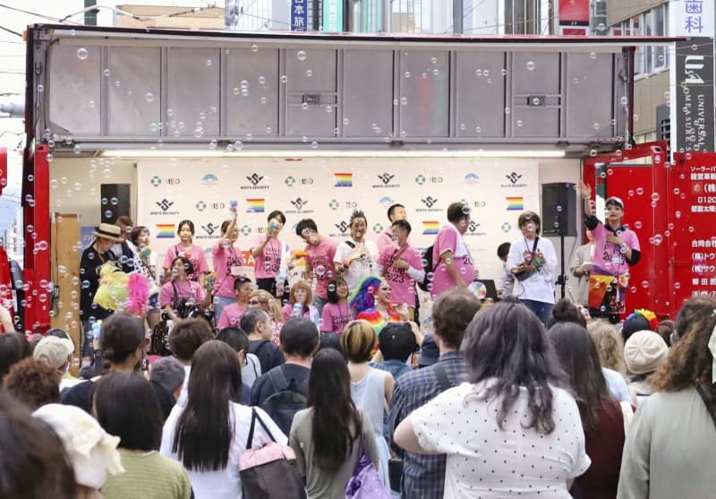 LGBTQへの理解拡大求め行進　札幌、「私たちはここに」