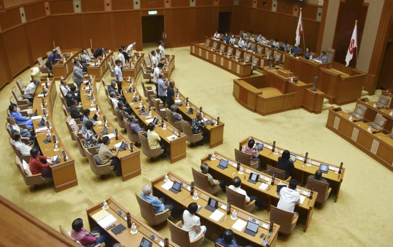 玉城知事の問責決議案を否決　沖縄県議会、反対多数で