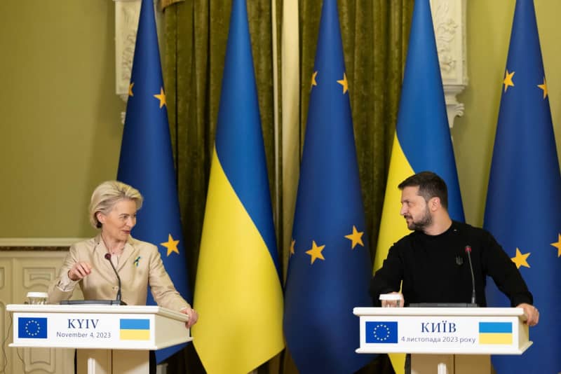 EUとウクライナが首脳会談　加盟問題協議、改革評価