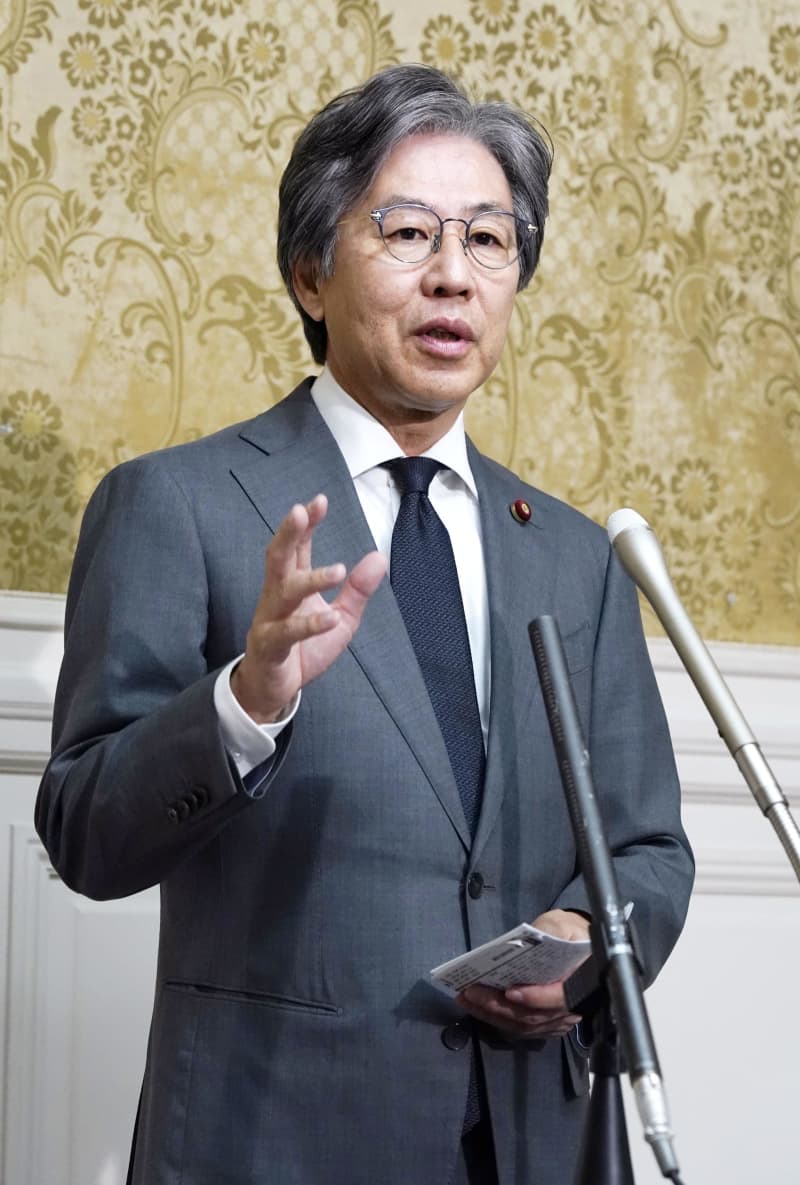 野党、首相給与増を批判　松野氏は法案修正否定