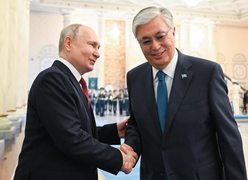 プーチン氏、カザフ訪問　同盟関係の発展強調
