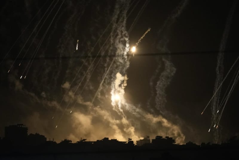 ガザ北部、激しい空爆続く　市街戦激化、病院や学校で死傷者