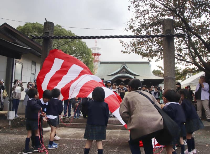 国内初、鉄のしめ縄を披露　官営八幡製鉄所近くの神社