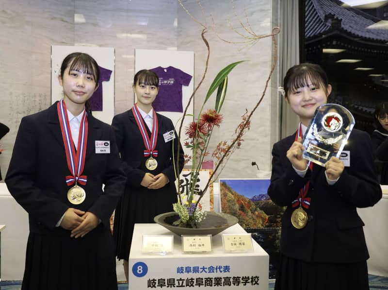 生け花甲子園、岐阜商業高がV　3人一組で競う、2位熊本高