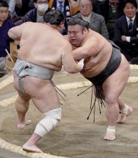 大相撲九州場所、貴景勝が好発進　霧島、豊昇龍、大栄翔も白星