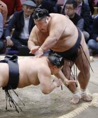 貴景勝2連勝、3大関が安泰　九州場所、大栄翔ら関脇陣も白星