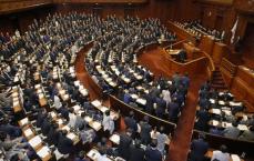 首相給与増、改正法案が衆院通過　政務三役ら増額分を自主返納