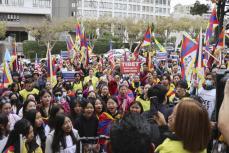 中国領事館前で人権弾圧抗議デモ　チベット系や香港人ら数百人